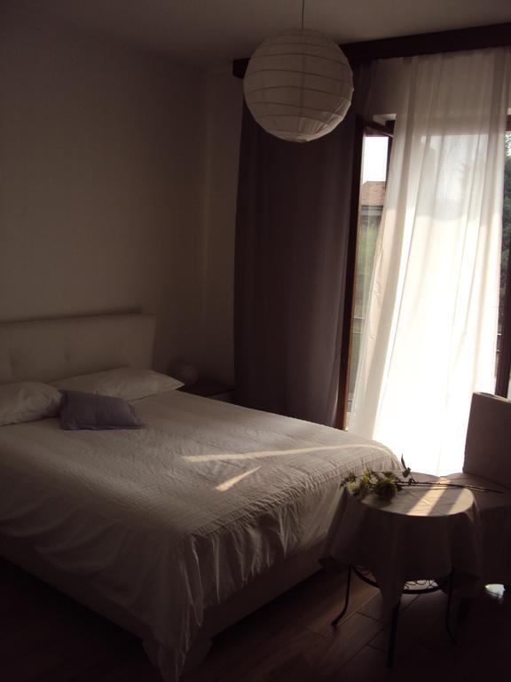 B&B Rosa Del Garda Lazise Ruang foto